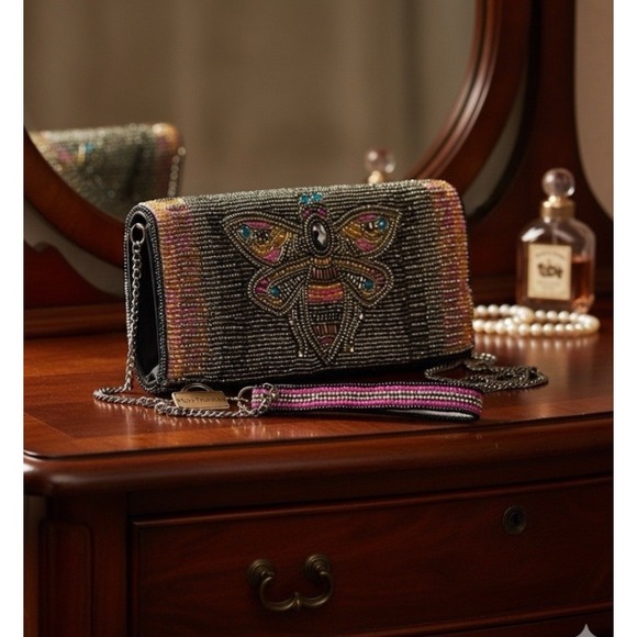 Mary Frances Decorative Beaded‎ Bow Clutch Church Wedding Date Eccentric